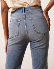 Load image into Gallery viewer, ALEX BOOTCUT JEANS / ZOLA
