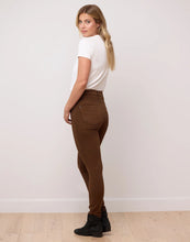 Load image into Gallery viewer, Rachel Skinny Jeans/Cocoa Brown
