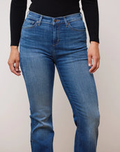 Load image into Gallery viewer, Alex Bootcut Jeans/City Jeans
