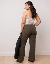 Load image into Gallery viewer, Lily Wide Leg Jeans/Vert Fonce
