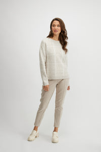 Crew neck box pattern knit sweater with side slit/Almond
