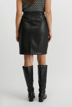 Load image into Gallery viewer, Belted faux leather skirt/Black
