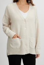 Load image into Gallery viewer, Cardigan knit with front pockets/Almond
