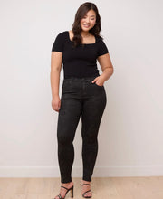 Load image into Gallery viewer, Rachel Skinny Jeans/Black Floral

