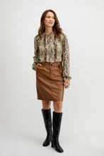 Load image into Gallery viewer, Belted faux leather skirt/Toffee
