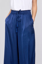 Load image into Gallery viewer, Lightweight drawstring waist pant/Navy
