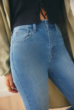 Load image into Gallery viewer, Emily Slim Jeans/Melina
