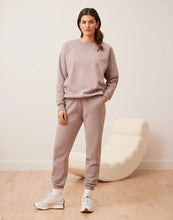 Load image into Gallery viewer, Oversized crew neck/taupe pink
