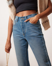 Load image into Gallery viewer, CHLOE STRAIGHT JEANS / ALI
